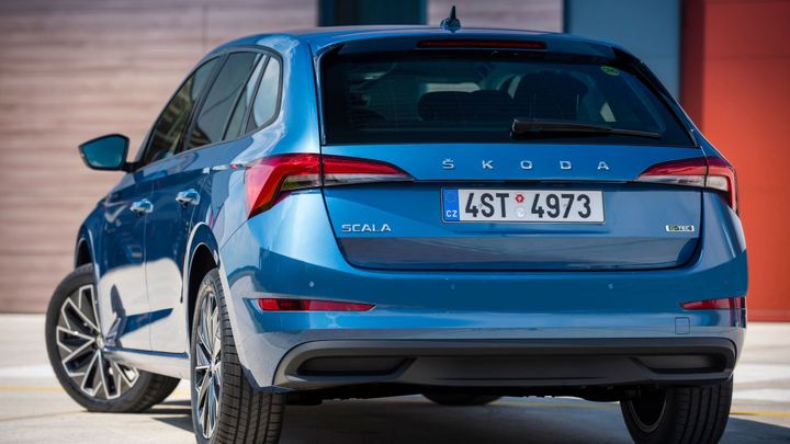 Úsporná a konečně také finančně výhodná. Automobilky snižují ceny aut na CNG