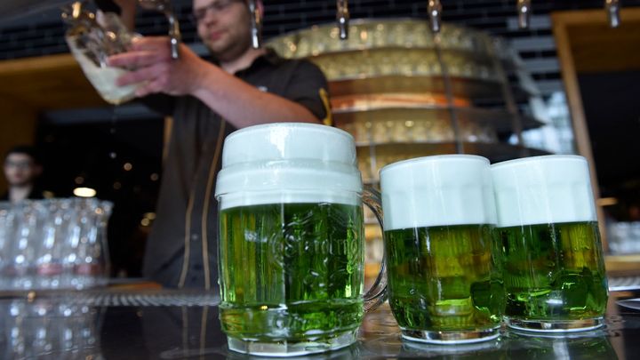 Pivovarníci chtějí do hospod vrátit život. Lákají na pivo zdarma i zelený speciál