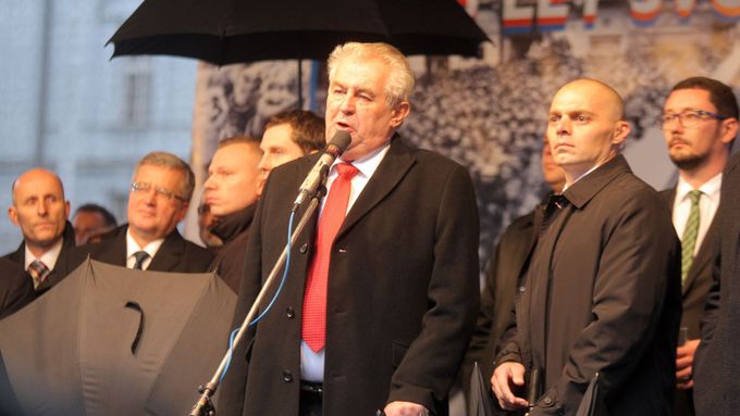 Miloš Zeman při projevu na Albertově.