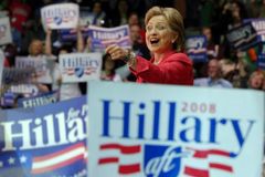 Průzkum: Clintonová by McCaina porazila, Obama ne