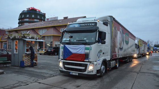 Foto: Český konvoj míří do Slavjanska. Veze 98 tun pomoci