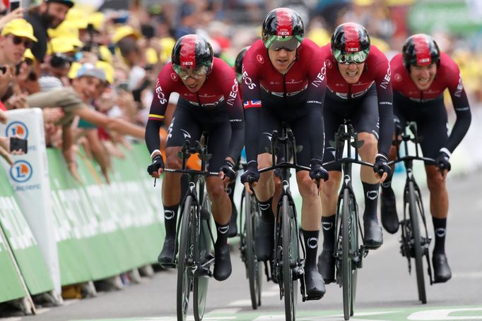 2. etapa Tour de France 2019, týmová časovka: Team Ineos (zleva Egan Bernal, Geraint Thomas, Dylan van Baarle a Gianni Moscon)