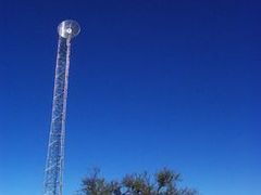 Vysílač mikrovlnné linky, která přenáší získaná data do Windhoeku.
