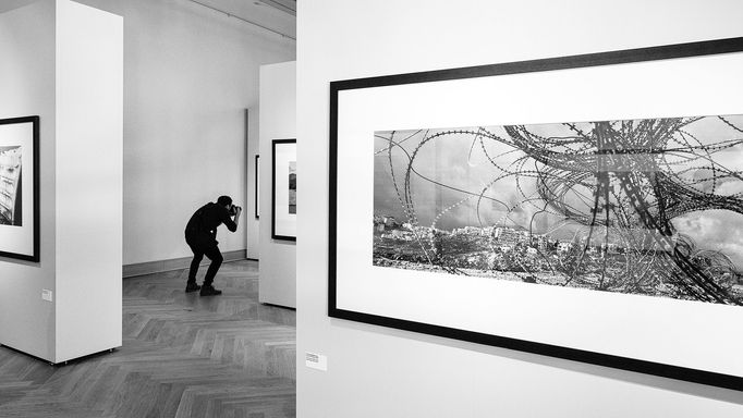 Josef Koudelka - Návraty. Snímky ze zahájení výstavy v Uměleckoprůmyslovém muzeu v Praze.