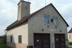 Hasičárnu zbourali hasiči zdarma. Obec přesto zaplatila za demolici firmě tři miliony