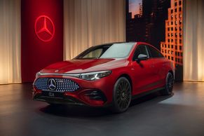 Na cestu mu svítí 142 hvězd. Elektrický Mercedes CLA zvládne i to, co benzinový motor