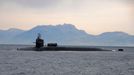 Doprovodná ponorka USS Florida (SSGN 728) v Neapolském zálivu.