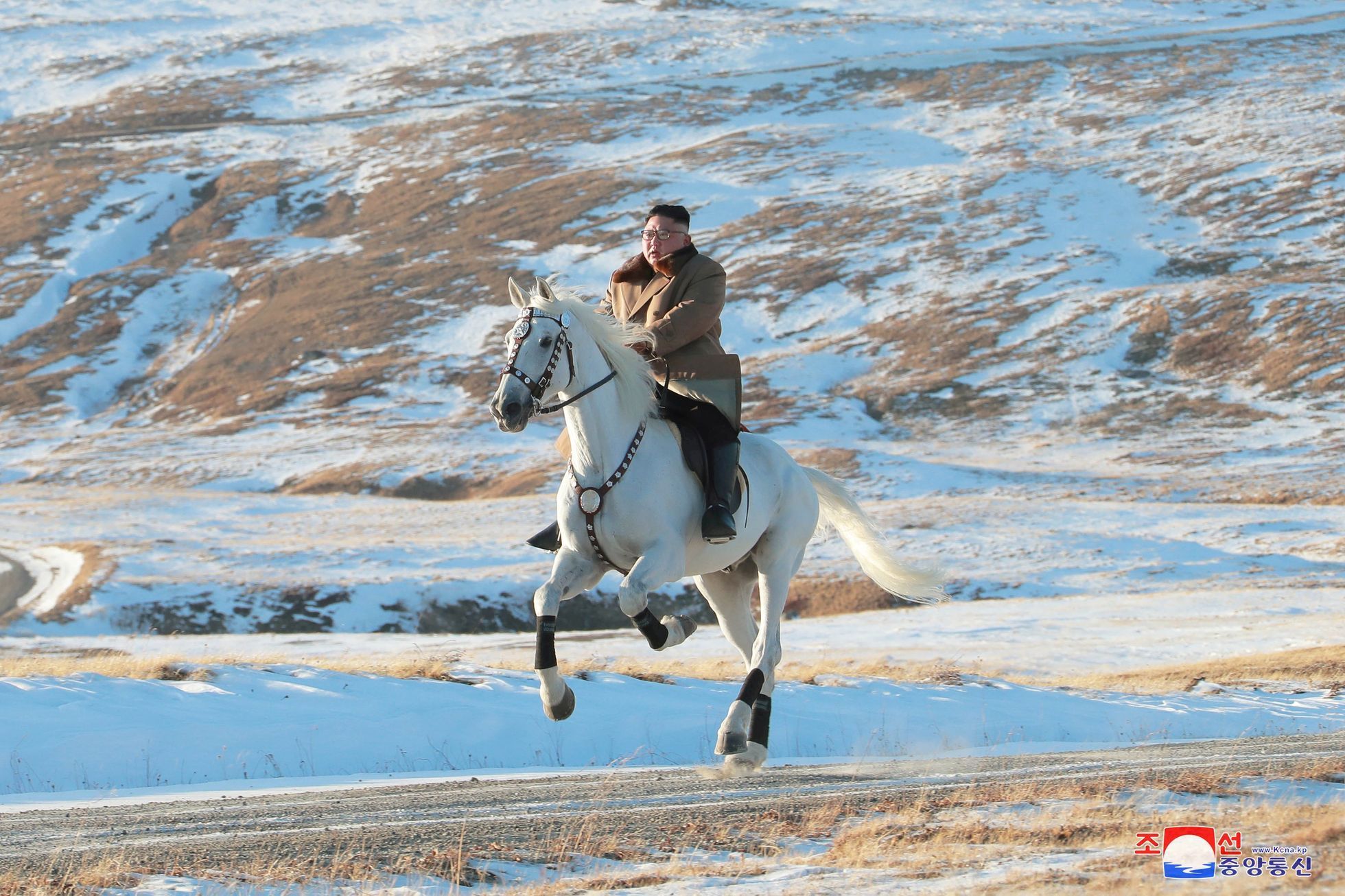 Kim Čong-un zdolal na koni horu Pektusan