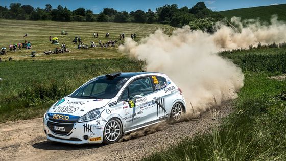 Úchvatná jízda mezi vinicemi aneb Když to pekelně peče při Rallye Hustopeče