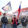 Protest proti vysvětlující tabulce u sochy maršála Koněva - pořádala KSČM
