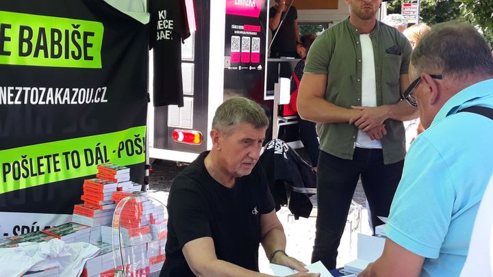 Platby za náklady na výjezdy ministrů do krajů na účtech ANO i ČSSD chybí; Zdroj foto: ČTK