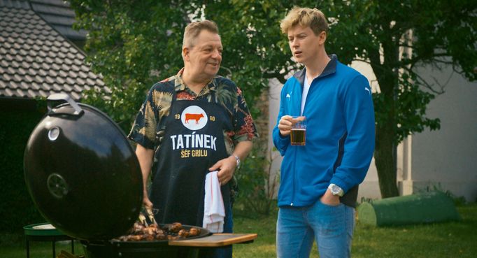 Milan Šteindler jako Karel a Adam Mišík v roli Filipa.