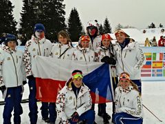 Česká dorostenecká reprezentace v biatlonu. Lukáš Dvořák stojí zcela vpravo.