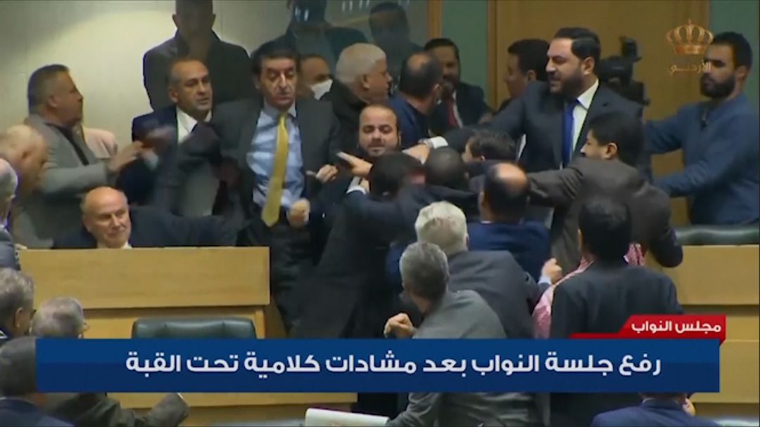 Jako divoši se v parlamentu porvali jordánští zákonodárci. Debatovali o právech žen