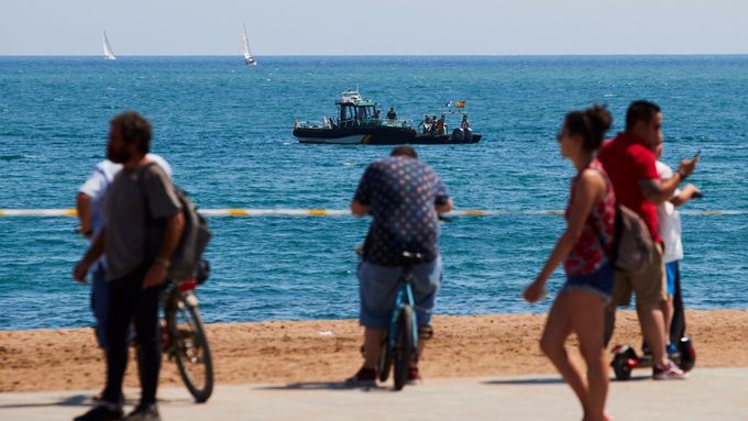 Pláž Sant Sebastiá je pro veřejnost uzavřena kvůli nálezu letecké nálože.