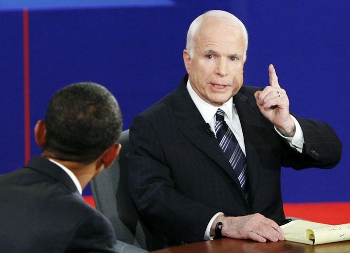 McCain útočil, Obama se bránil.