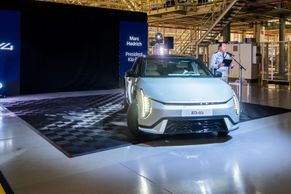 Odklad zákazu spalovacích motorů? Kia je proti, stálo by to jmění, říká její šéf