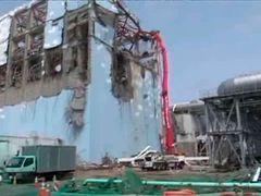 Elektrárna byla poškozena fatálně. Zda zemětřesením, nebo vlnou tsunami, zatím není jasné.