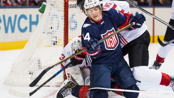 Američtí hokejisté definitivně ztratili šanci na postup do semifinále po prohře s Kanadou.