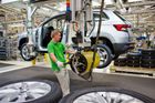 Výroba osobních aut v Česku stoupá. Průmysl táhne Škoda, Hyundai stagnuje