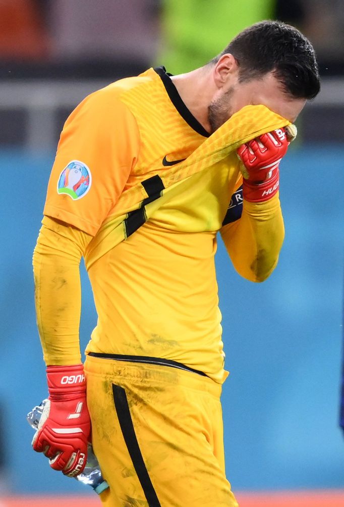 ME ve fotbale 2021, Francie - Švýcarsko: Zklamaný brankář Hugo Lloris.