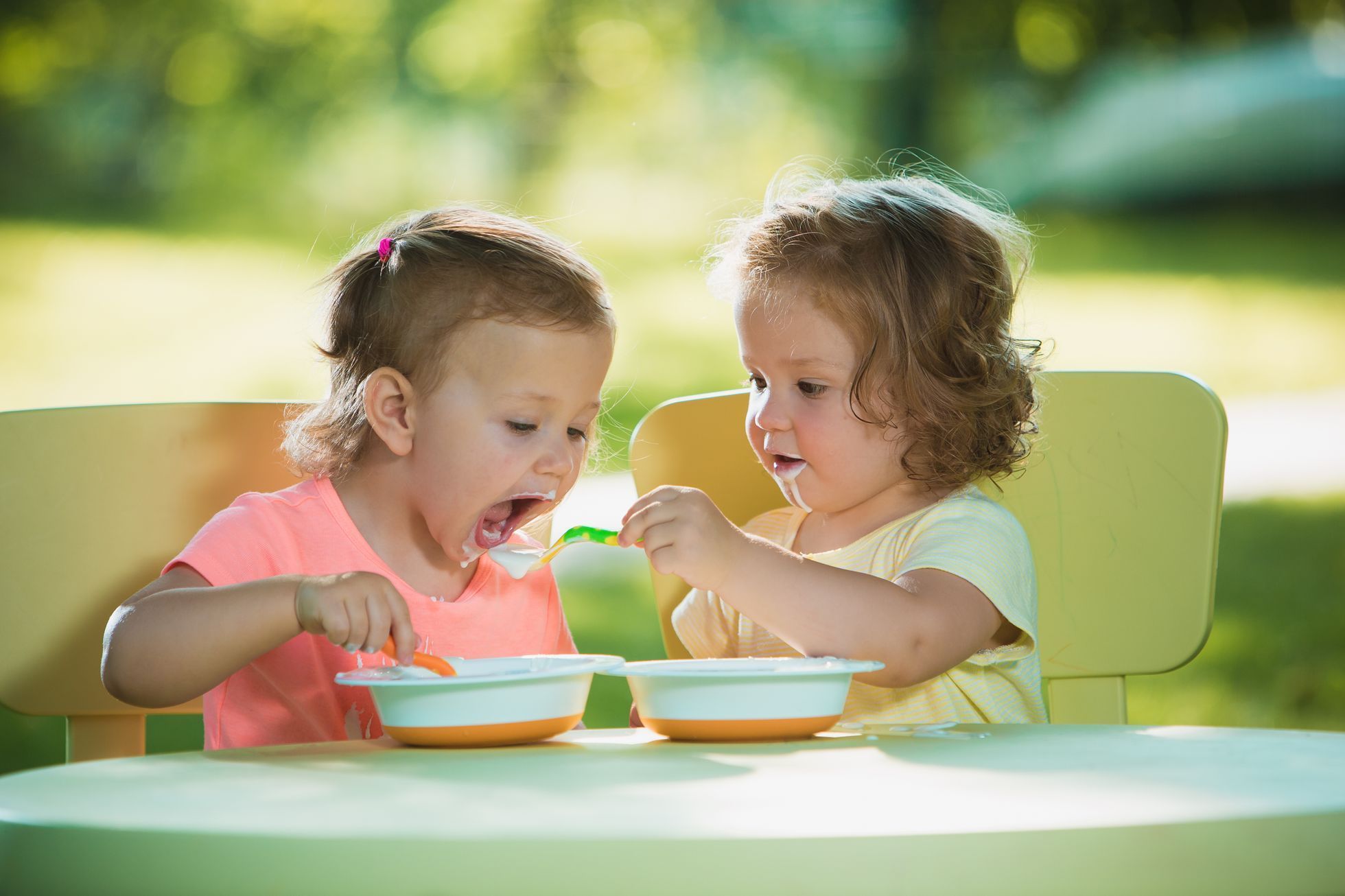 Dvouleté děti oběd školka
