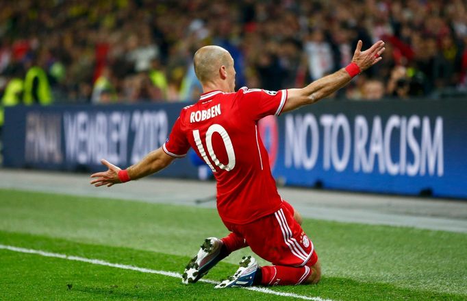 Fotbal, Liga mistrů, Bayern - Dortmund: Arjen Robben slaví gól na 2:1