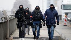 Policie pátrá po útočníkovi z adventních trhů ve Štrasburku