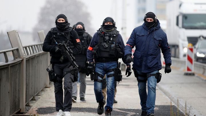 "Živý nebo mrtvý, to je jedno." Stovky policistů dál hledají útočníka ze Štrasburku