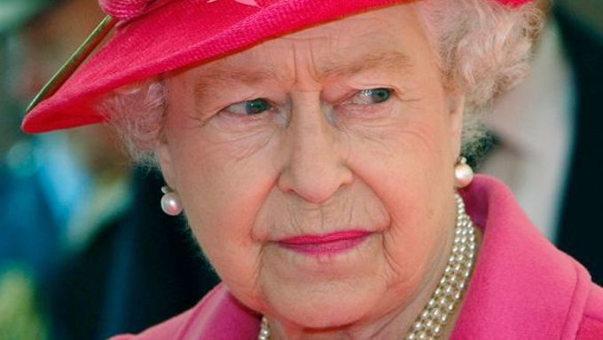 Austrálie je personální unií s Británií. Na snímku je britská královna a formální hlava Austrálie, Alžběta II.