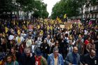 Předvolební Francii zasáhly protesty. Lidé demonstrují proti krajní pravici