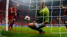 LM, Bayern - Barcelona: Thomas Müller, gól na 1:0 (Victor Valdes)