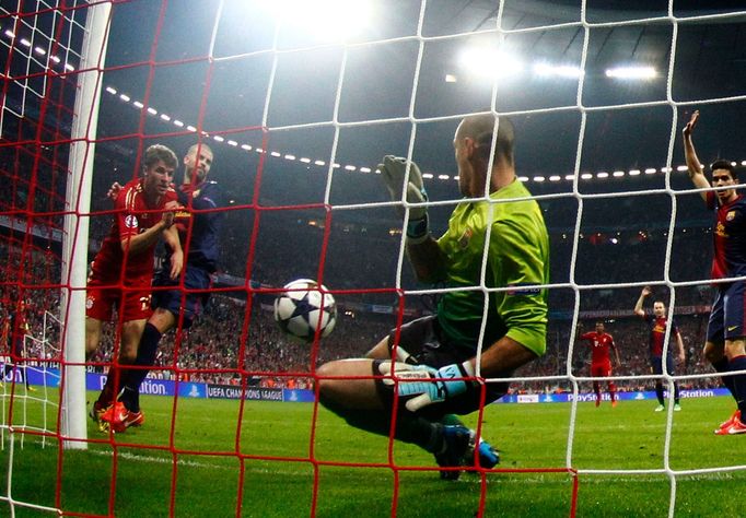 LM, Bayern - Barcelona: Thomas Müller, gól na 1:0 (Victor Valdes)