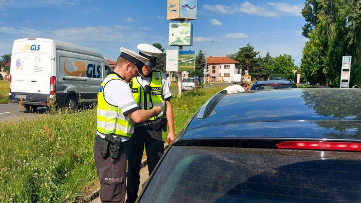 Policie využívá nových pravomocí. Odebírá řidičák na místě, dává vyšší pokuty