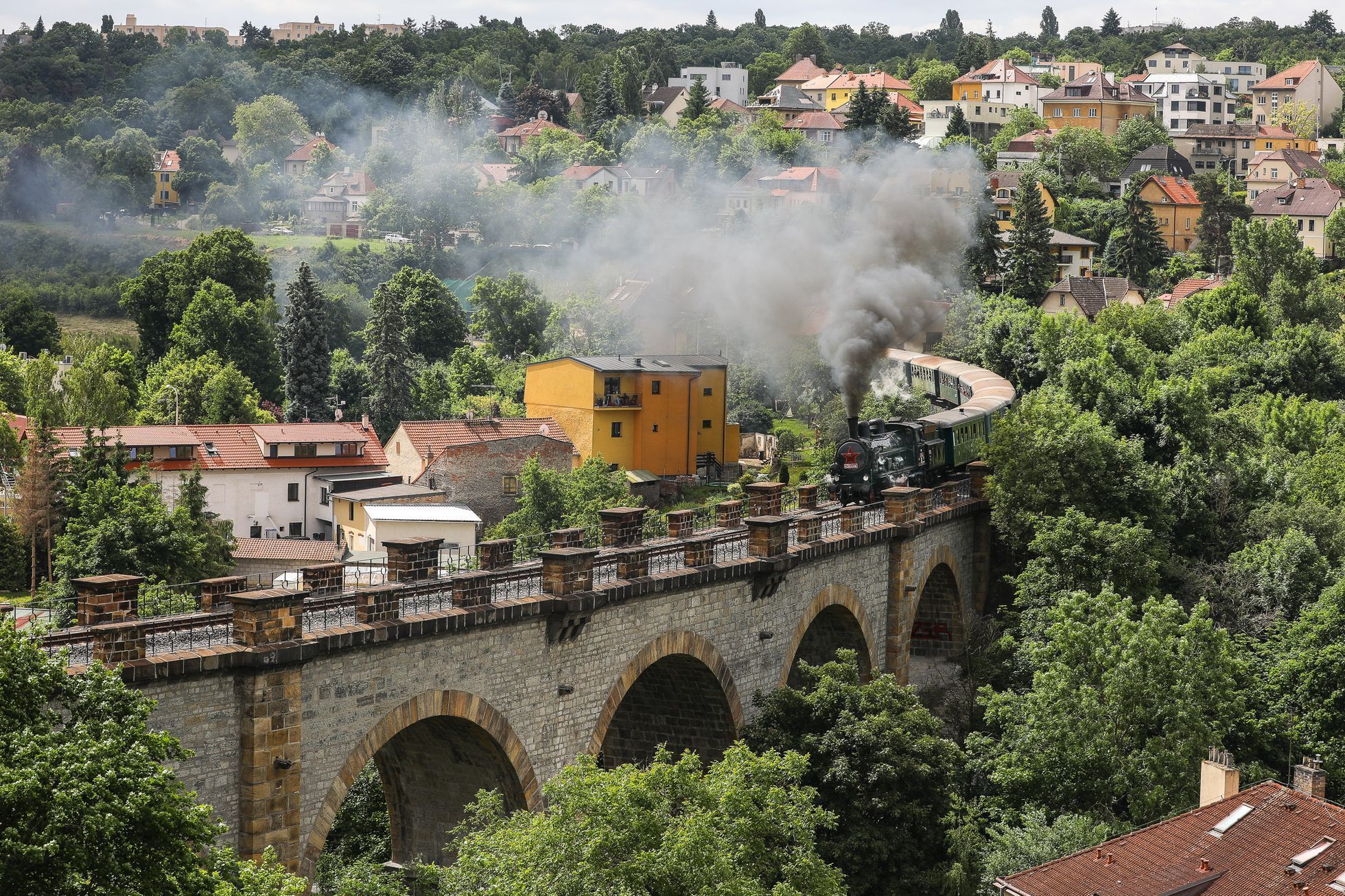 Parní vlak, železnice, lokomotiva - Párou Prahou - České dráhy