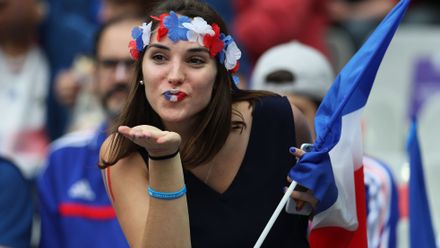 Videoreportér z Paříže: Start Eura vyšel. Kontrolám by neproklouzla ani myš