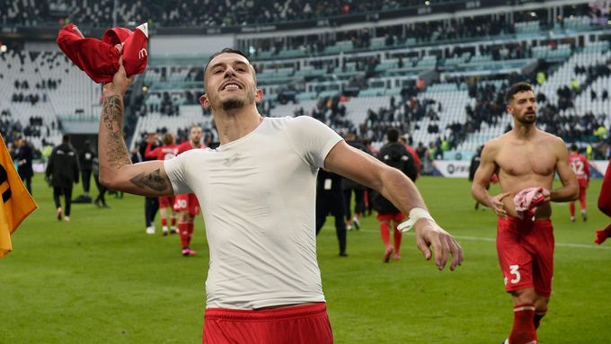 Patrick Ciurria, střelec první branky Monzy, slaví v italské fotbalové lize senzační vítězství nad Juventusem