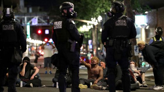 Foto: Demonstrace v Portlandu sílí. Místní si stěžují na brutalitu maskovaných agentů