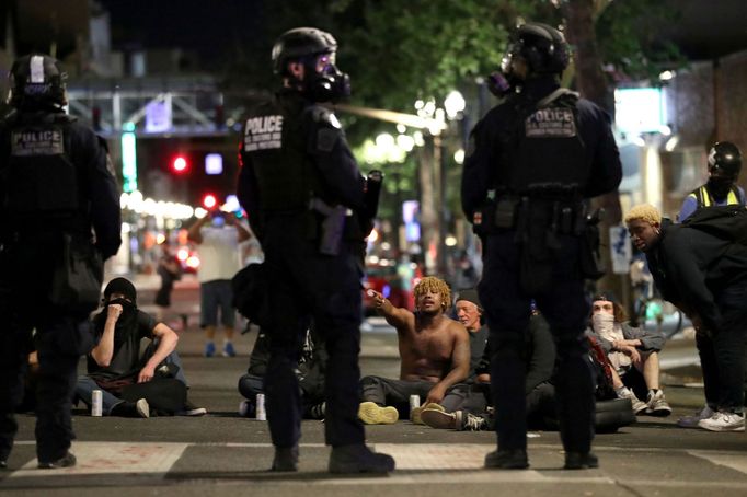 Fotografie z protestů v Portlandu