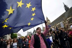 Zůstaňte. Britové chtějí v zemi i po Brexitu udržet miliony občanů z jiných států Unie