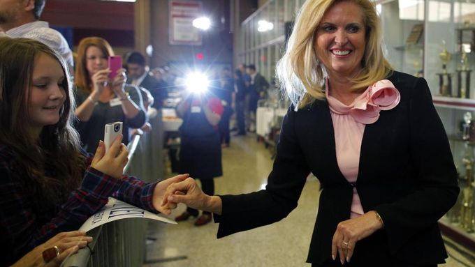 Ann Romneyová je podle imagemakerů jako vaše máma. A to lidé milují, tvrdí. (snímek je ze začátku března 2012)