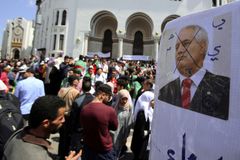 V Alžírsku pokračují protesty, po nátlaku tamní předseda ústavní rady rezignoval