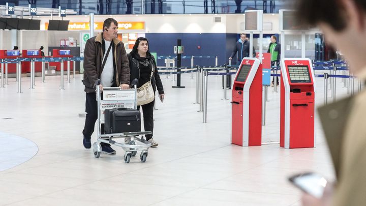 Koronavirus si v červenci ze zahraničí přivezlo 19 lidí, v Česku se nakazilo 1284