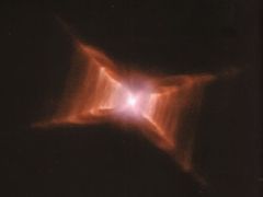 Jeden z nejneobvyklejších objektů v Mléčné dráze - mlhovina s příznačným názvem Červený obdélník.