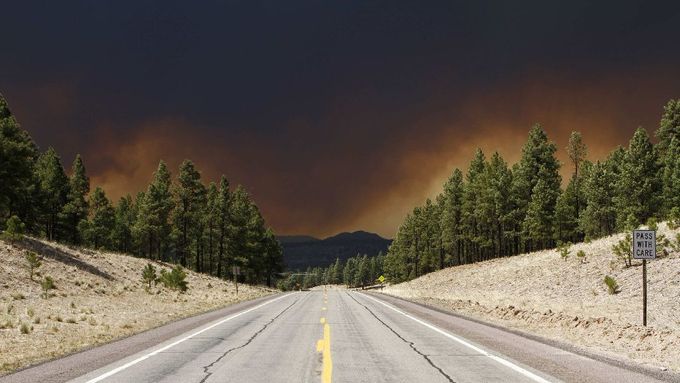 Rozsáhlé požáry v Arizoně donutily na 3000 lidí k evakuaci