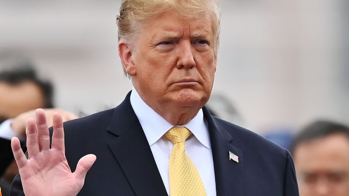 Výbušná kniha o Trumpovi: Nechává čechrat ego, prezidentský tým ho drží v "bublině"