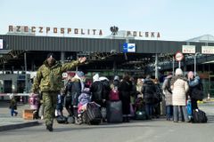 Novinář, který odjíždí z Ukrajiny: Výbuchy duněly, až se třásla okna autobusu