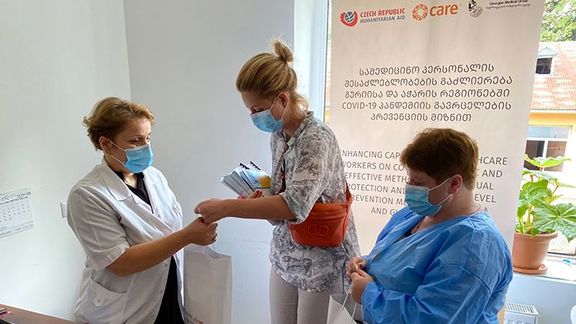 CARE Česká republika pomáhá chránit zdravotníky v Gruzii.