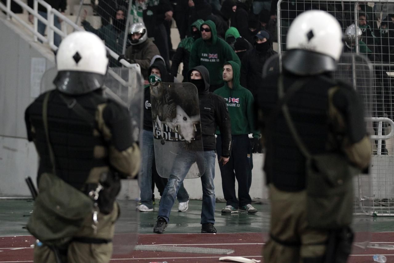 Násilí při derby Panathinaikos-Olympiakos