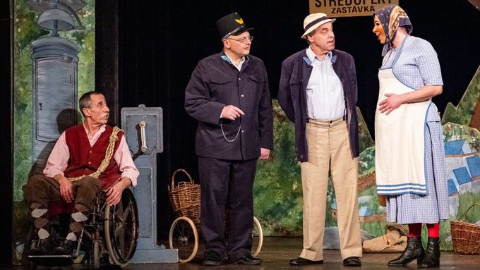 V rámci festivalu Čekání na Václava diváci budou moci vidět i hru Švestka z repertoáru Divadla Járy Cimrmana.